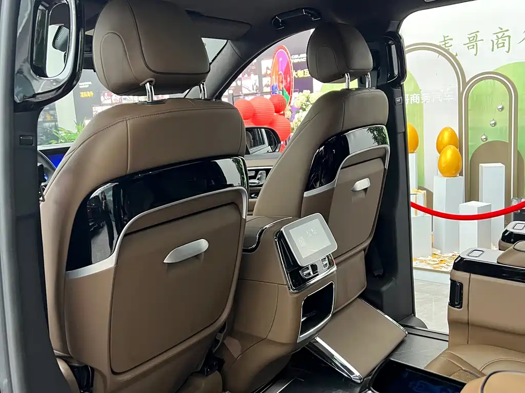 Mercedes-Benz Vito 2024 2.0T 7 мест