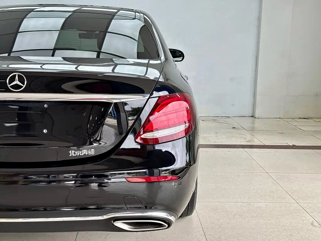 Mercedes-Benz E-Class — миниатюра 23