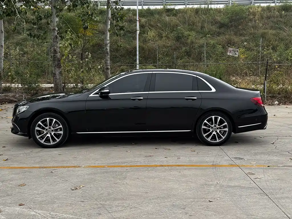 Mercedes-Benz E-Class — миниатюра 5