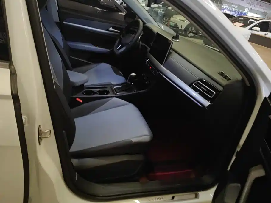 Volkswagen Lavida — миниатюра 8