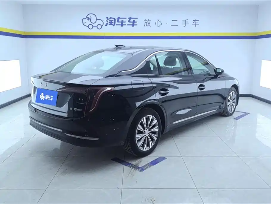 Hongqi HONGQI E QM5