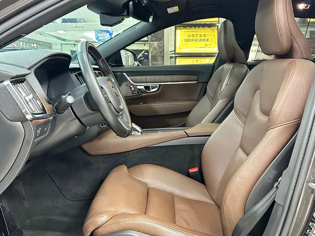 Volvo S90 — миниатюра 7