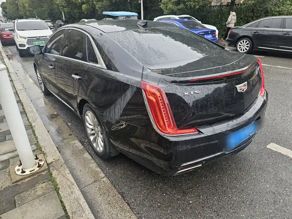 CADILLAC XTS
