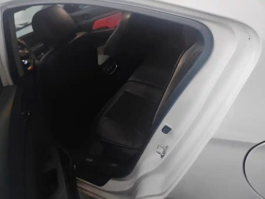 Hyundai Elantra — миниатюра 11