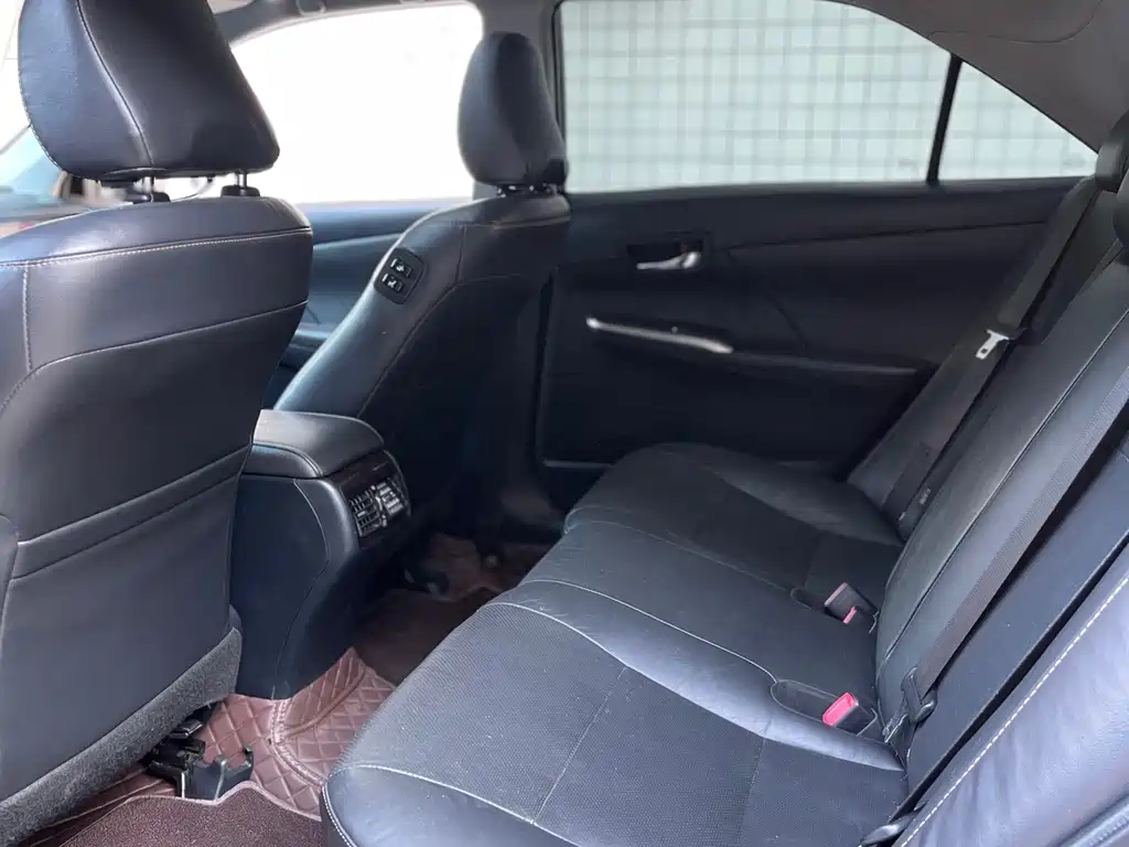 Toyota Camry — миниатюра 5