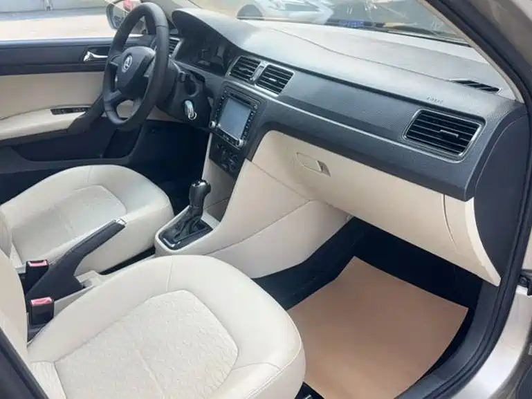 Skoda Rapid — миниатюра 7