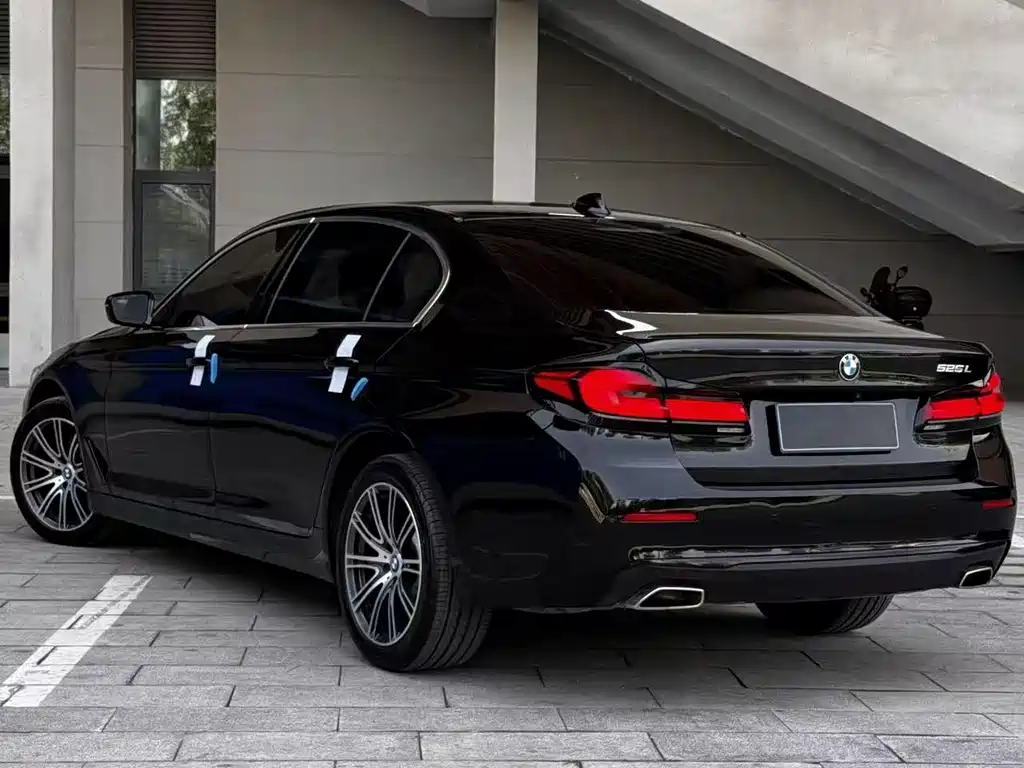 BMW 5 SERIES