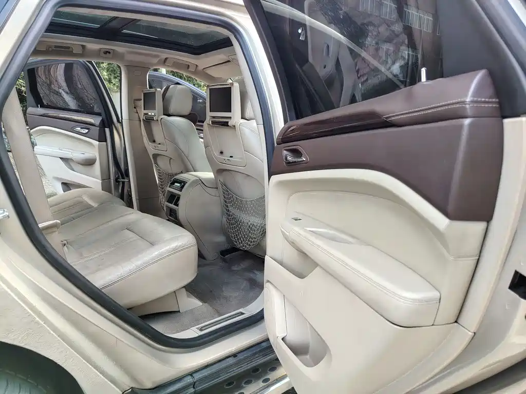Cadillac SRX — миниатюра 6