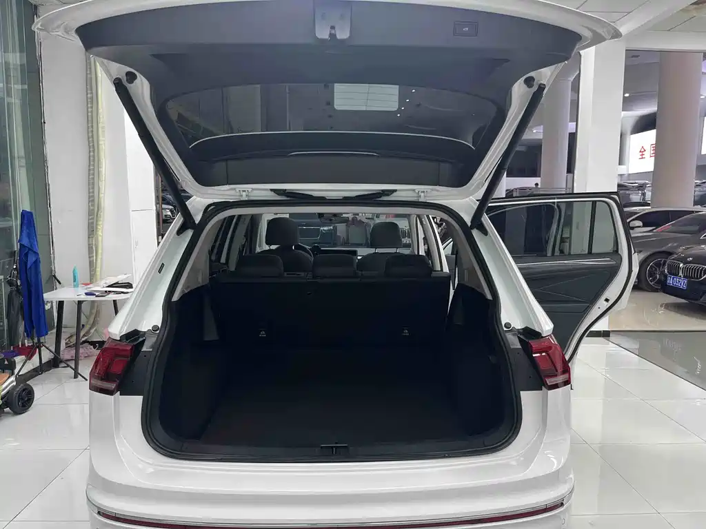 Volkswagen Tiguan L — миниатюра 18