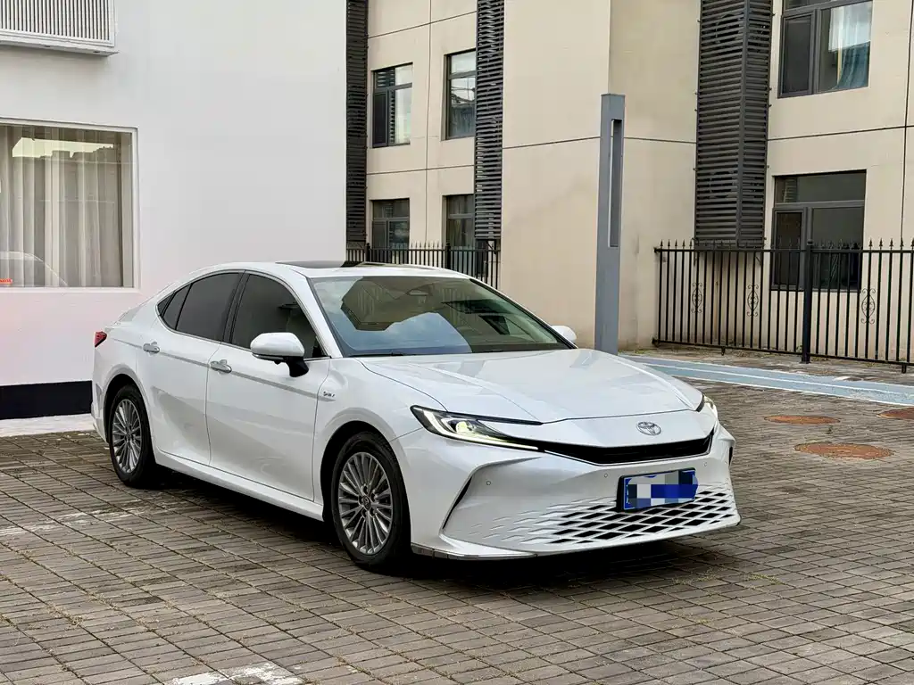Toyota Camry — миниатюра 2