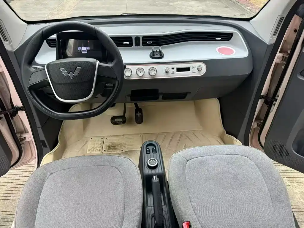 Wuling MINIEV — миниатюра 4