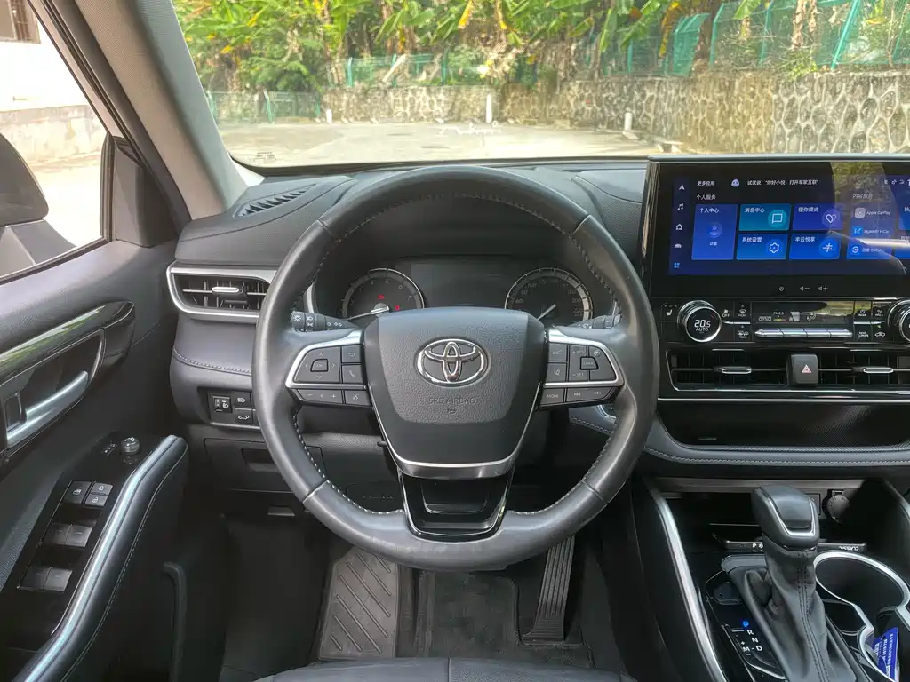 TOYOTA HIGHLANDER