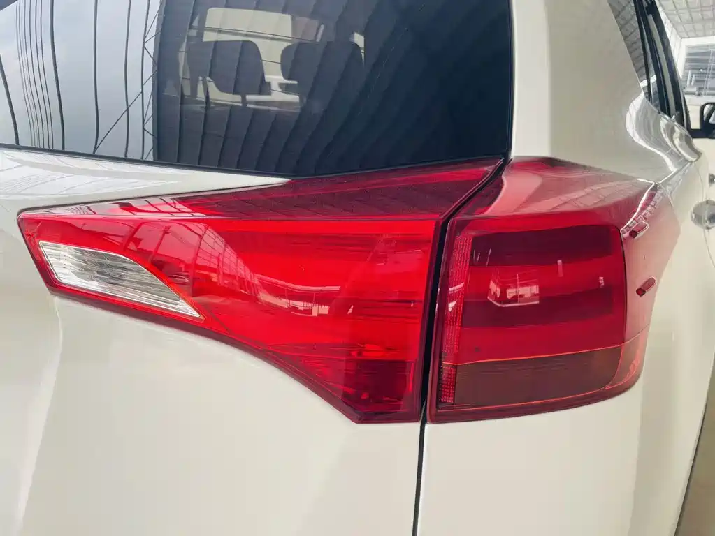 Toyota RAV4 — миниатюра 19