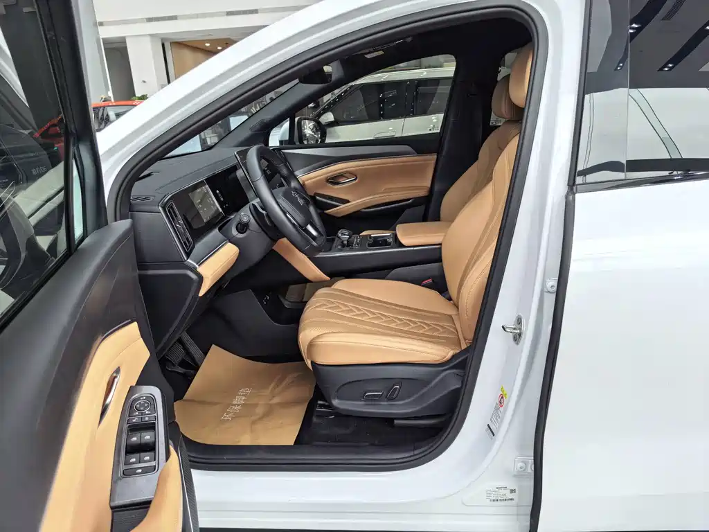 BYD L DM-i — миниатюра 4