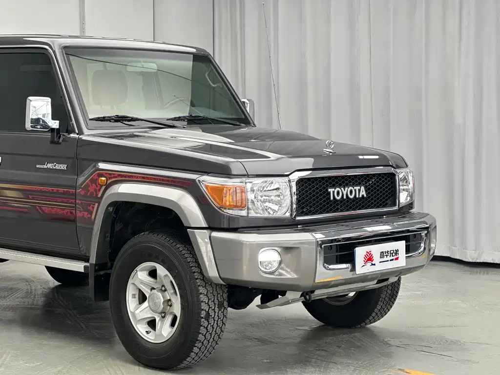Toyota Land Cruiser LC76 2023 4.0L MT