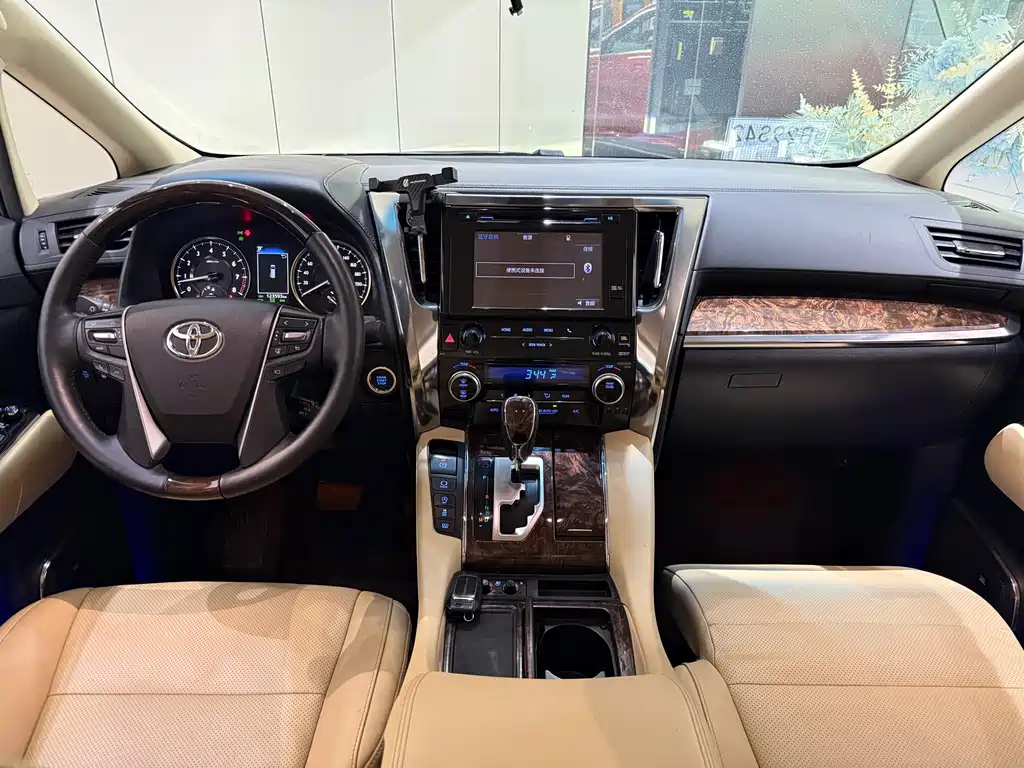 Toyota Alphard 2018 3.5L Luxury
