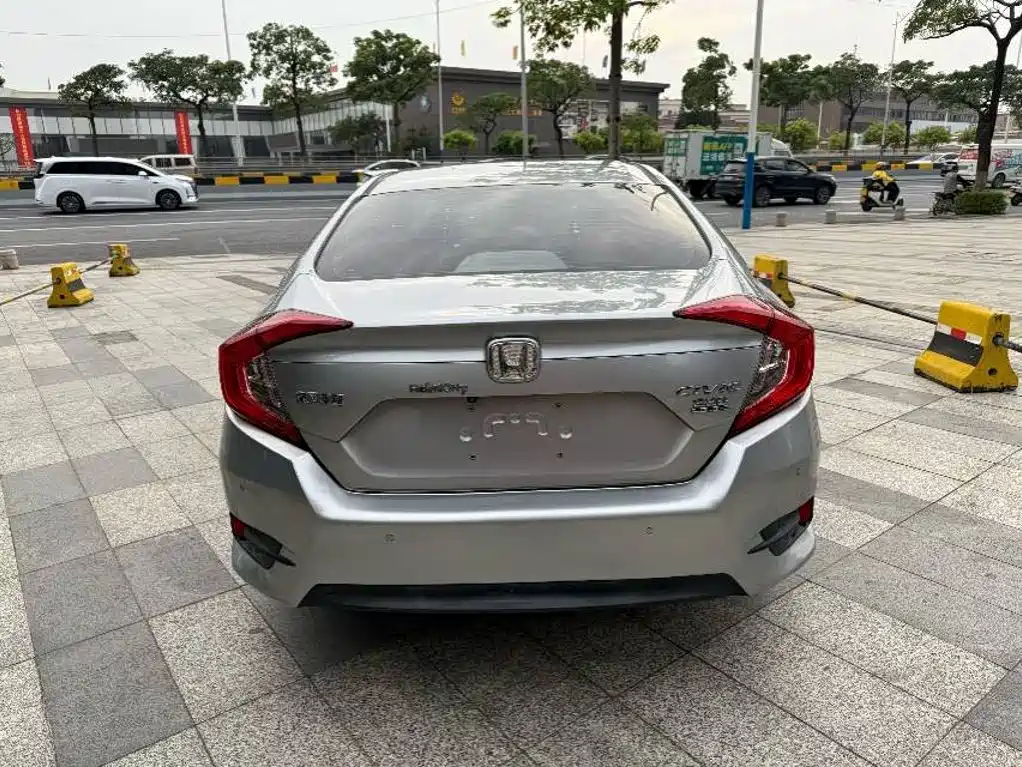 Honda Civic — миниатюра 8