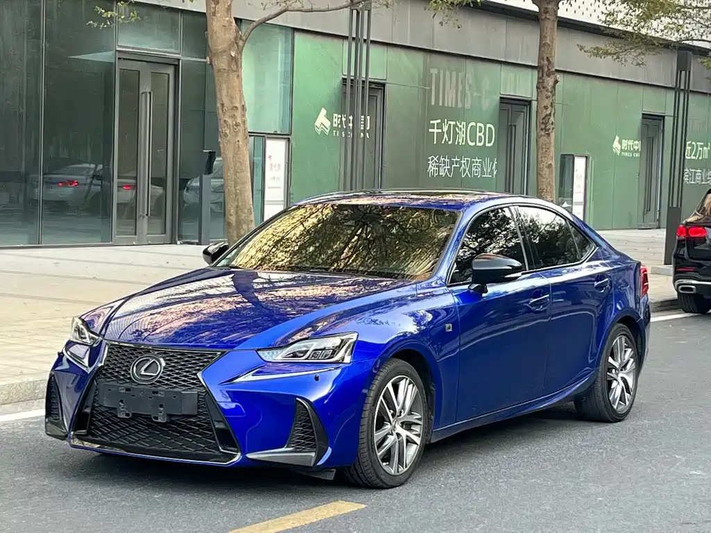 LEXUS IS