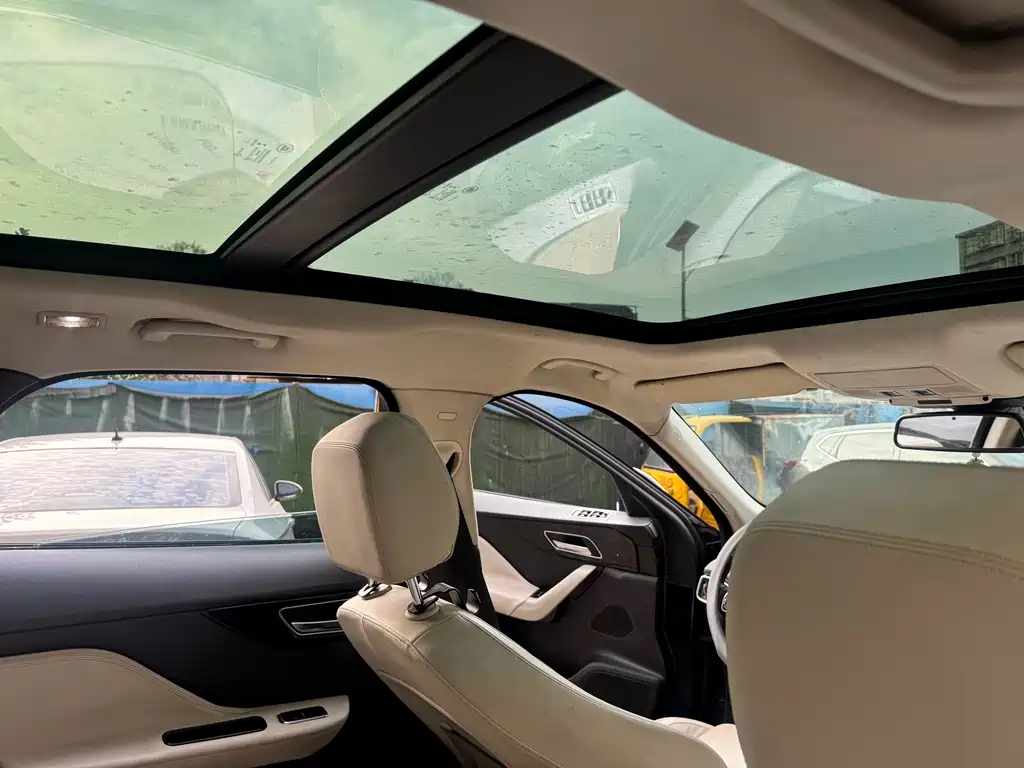 Jaguar F-PACE — миниатюра 9