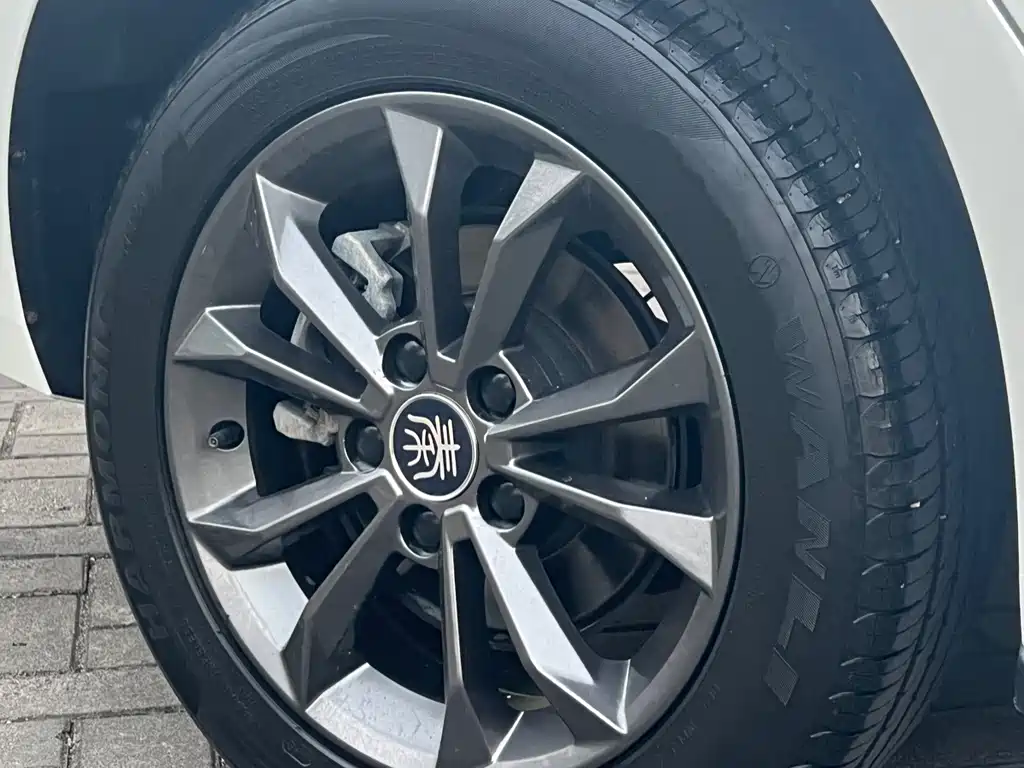 BYD Qin — миниатюра 5