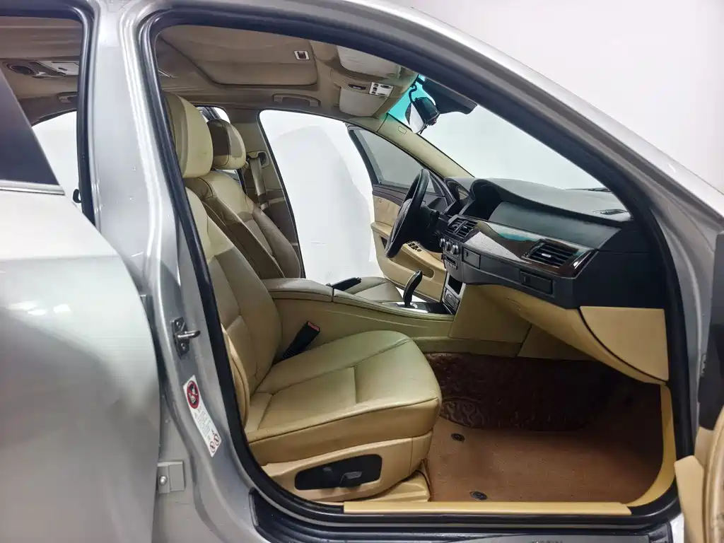 BMW 5 Series — миниатюра 14