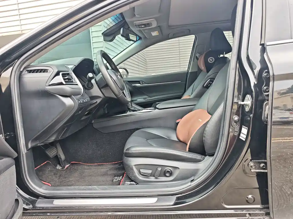 Toyota Camry — миниатюра 4