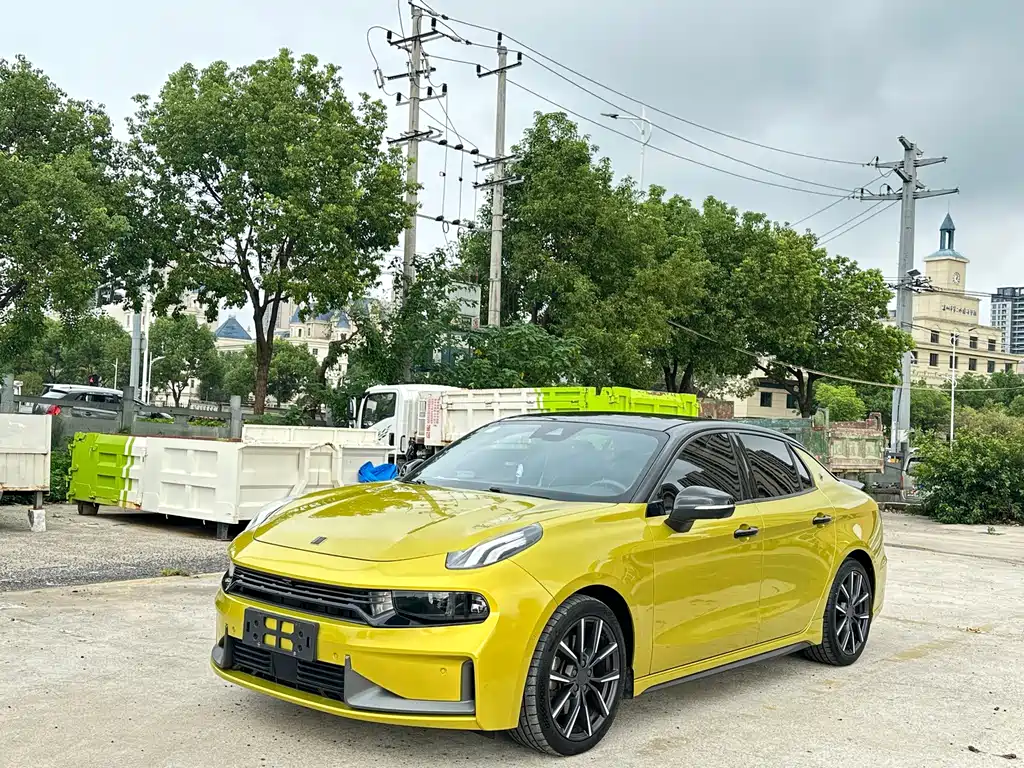 Lynk & Co 03