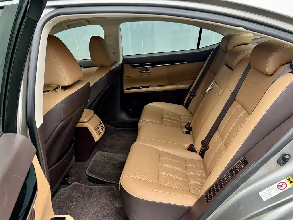 Lexus ES — миниатюра 8
