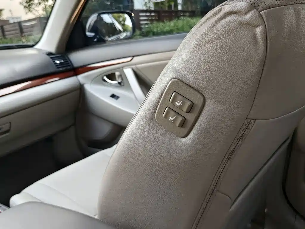 Toyota Camry — миниатюра 12