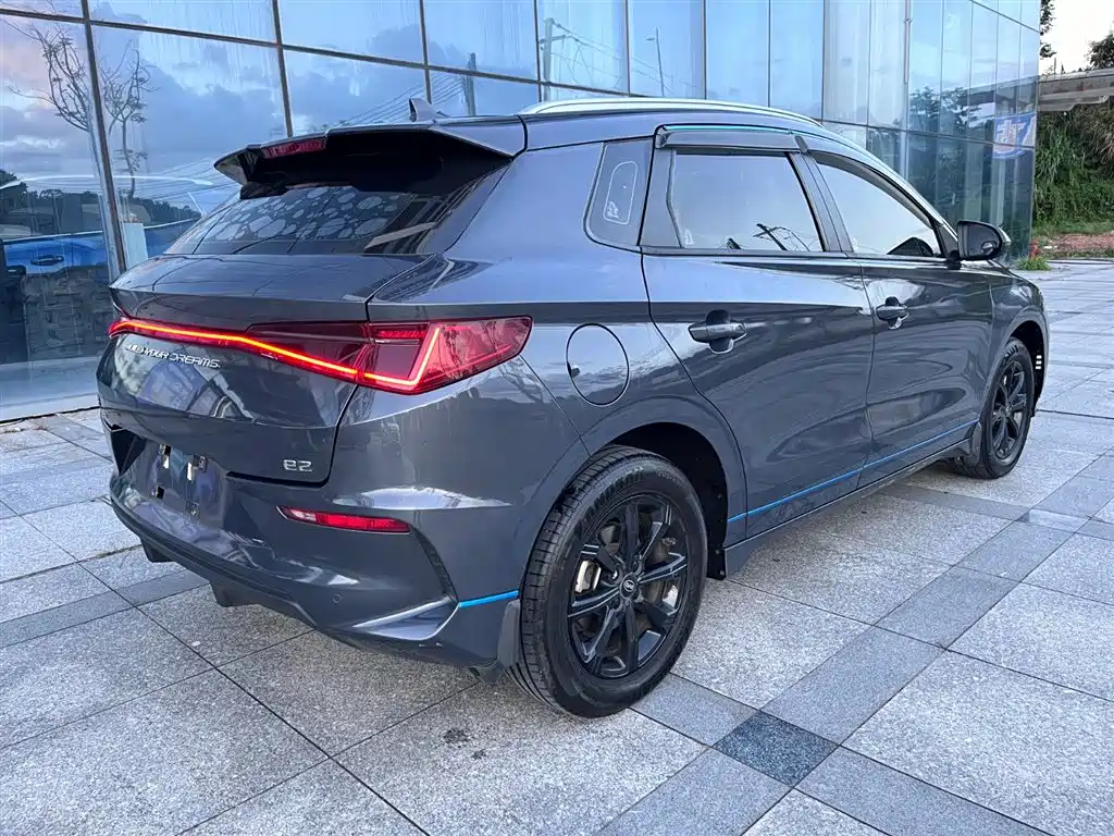 BYD E2