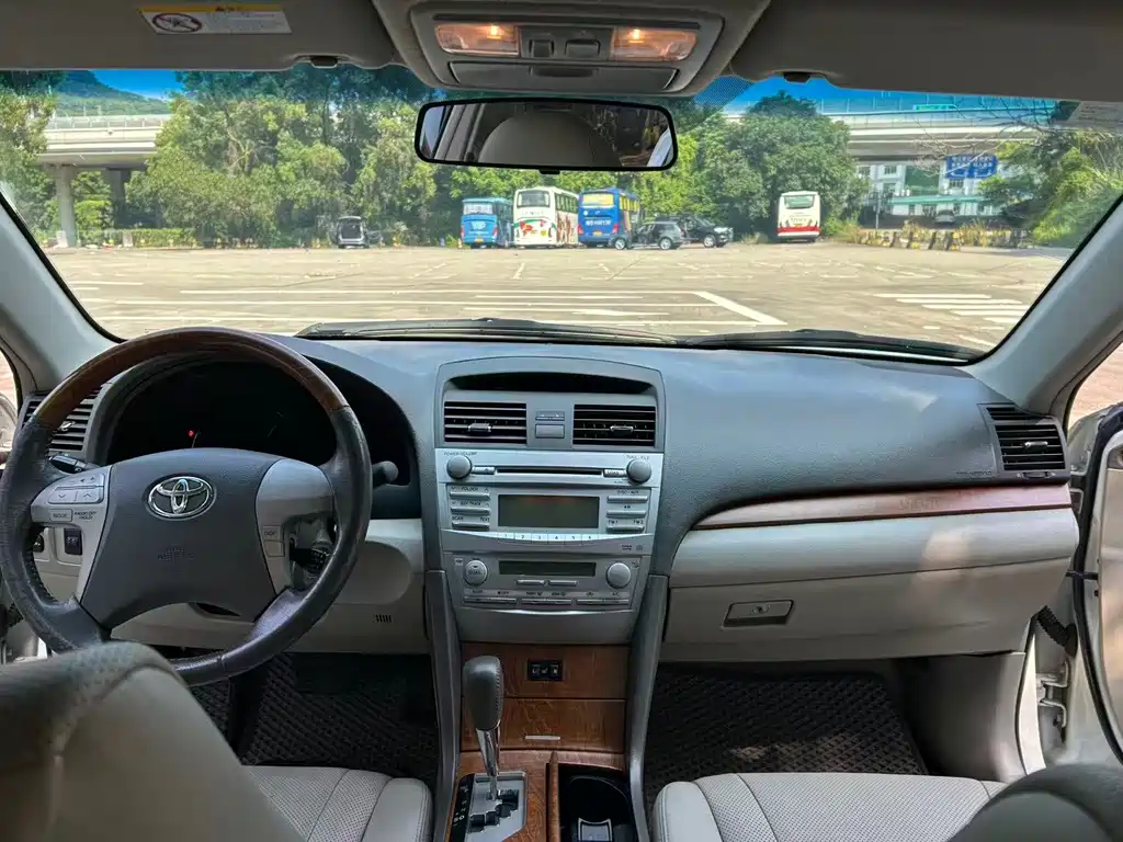 Toyota Camry — миниатюра 9