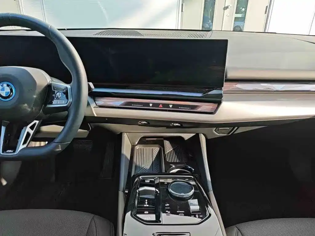 BMW i5 — миниатюра 11