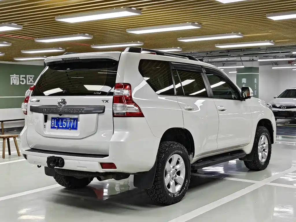 Toyota Land Cruiser Prado 2016 2.7L AT Standard
