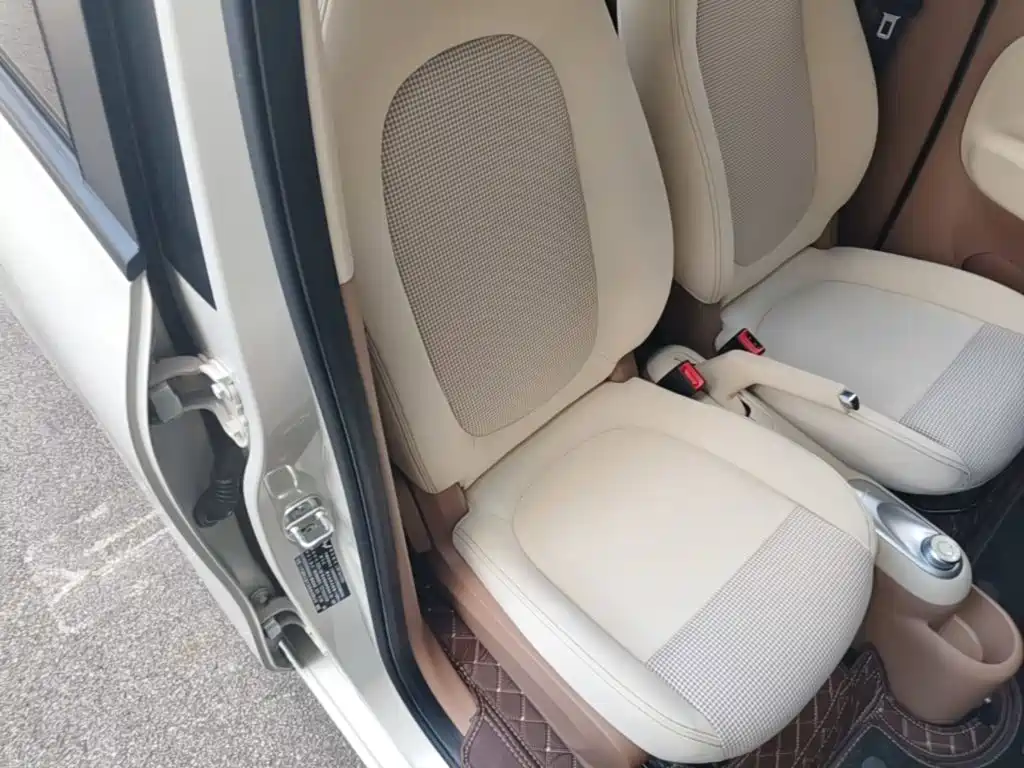 Wuling MINIEV — миниатюра 25