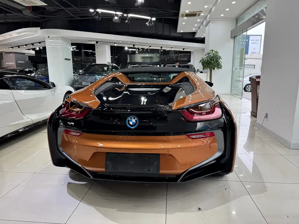BMW I8