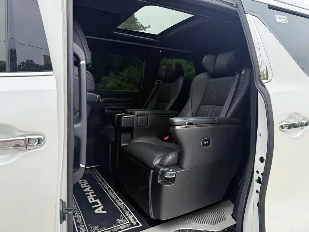 Toyota Alphard 2023 2.5L Premium