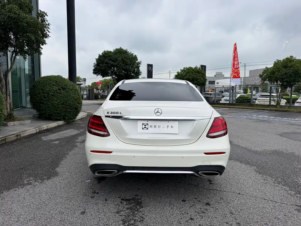 Mercedes-Benz E-Class — миниатюра 10