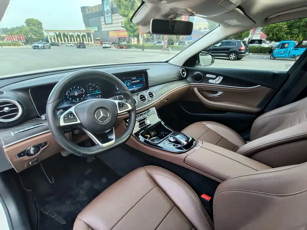 Mercedes-Benz E-Class — миниатюра 16