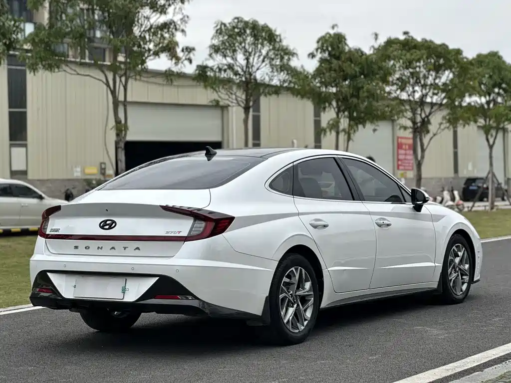 HYUNDAI SONATA