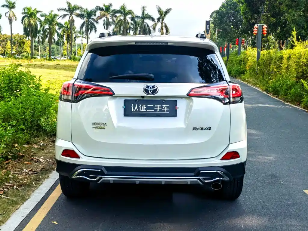 Toyota RAV4 — миниатюра 6