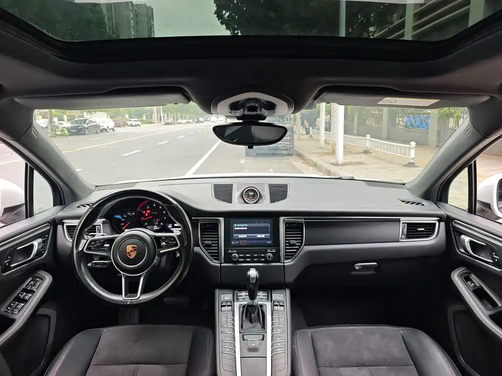 Porsche Macan — миниатюра 5