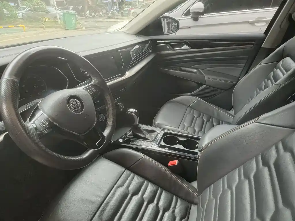 Volkswagen Passat PHEV — миниатюра 6