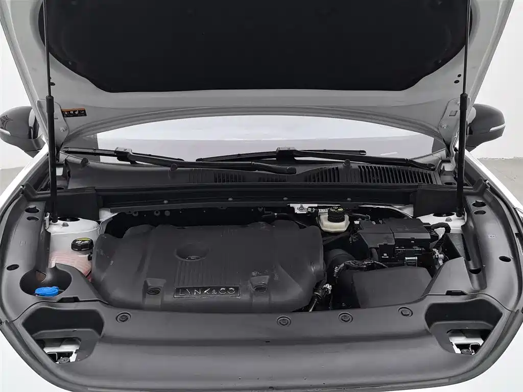 Lynk & Co 02 Hatchback 2022 2.0TD Plus