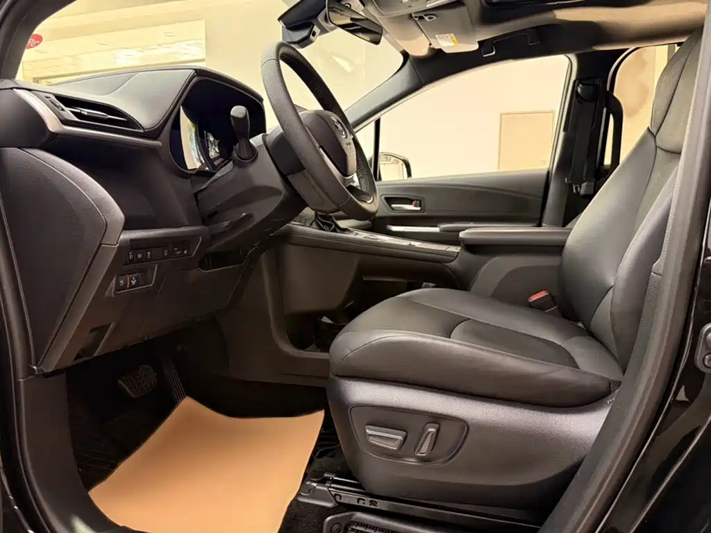 Toyota Granvia — миниатюра 11