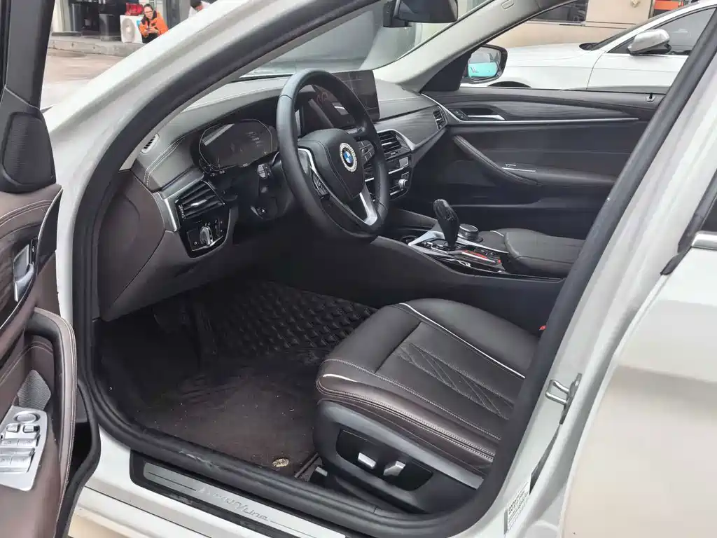 BMW 5 Series — миниатюра 6