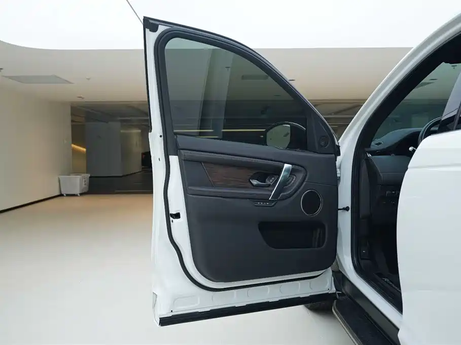 LAND ROVER DISCOVER SPORTS