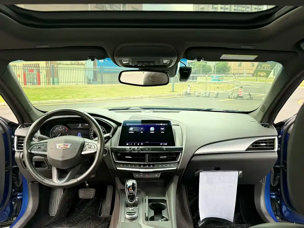 Cadillac CT5 — миниатюра 5