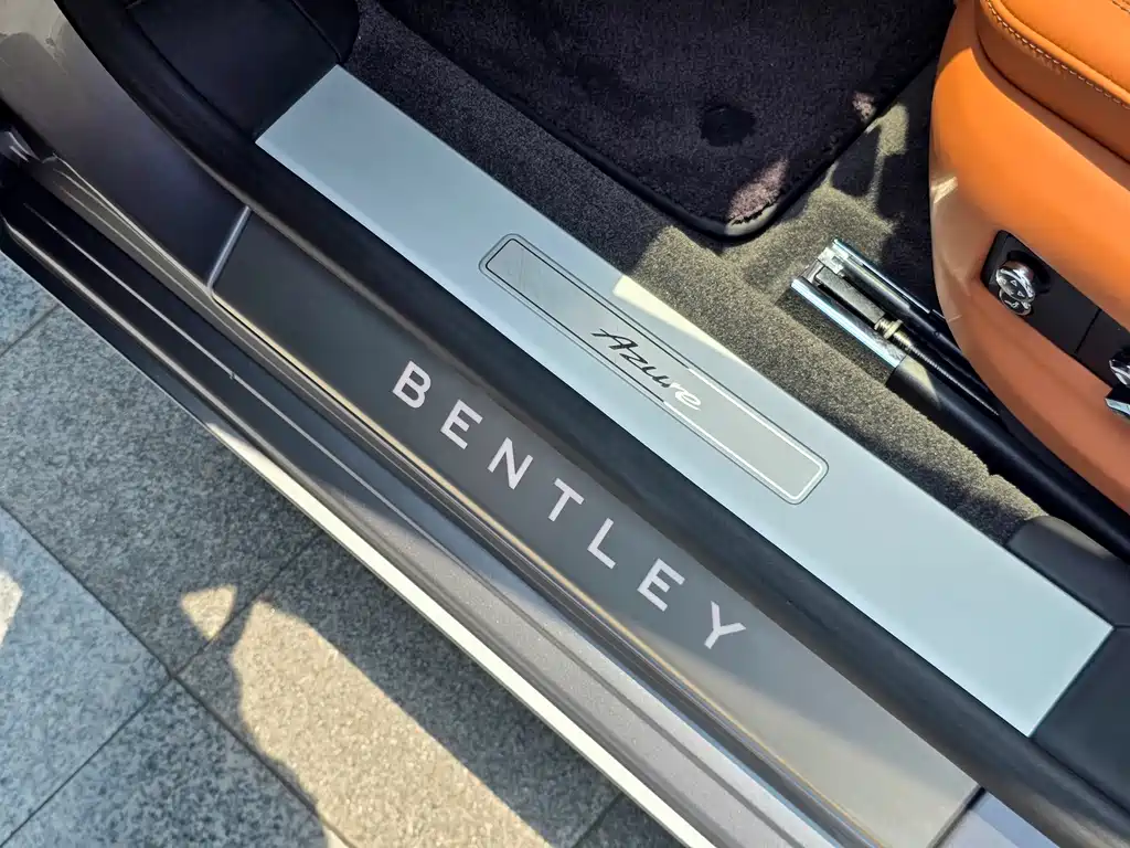 Bentley Flying Spur — миниатюра 13