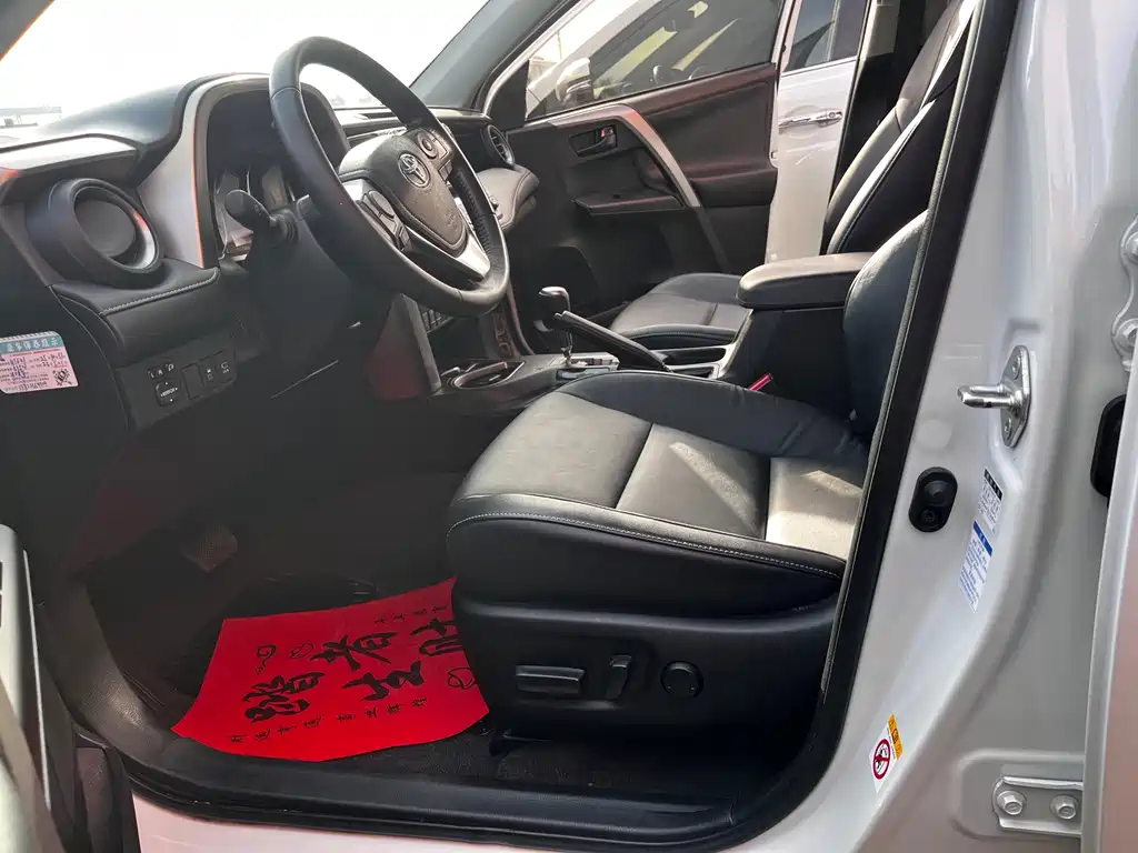 Toyota RAV4 — миниатюра 2