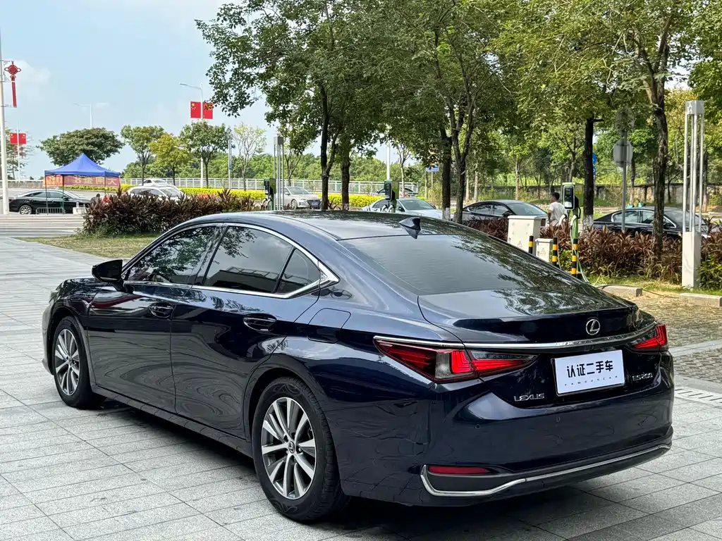 Lexus ES — миниатюра 10